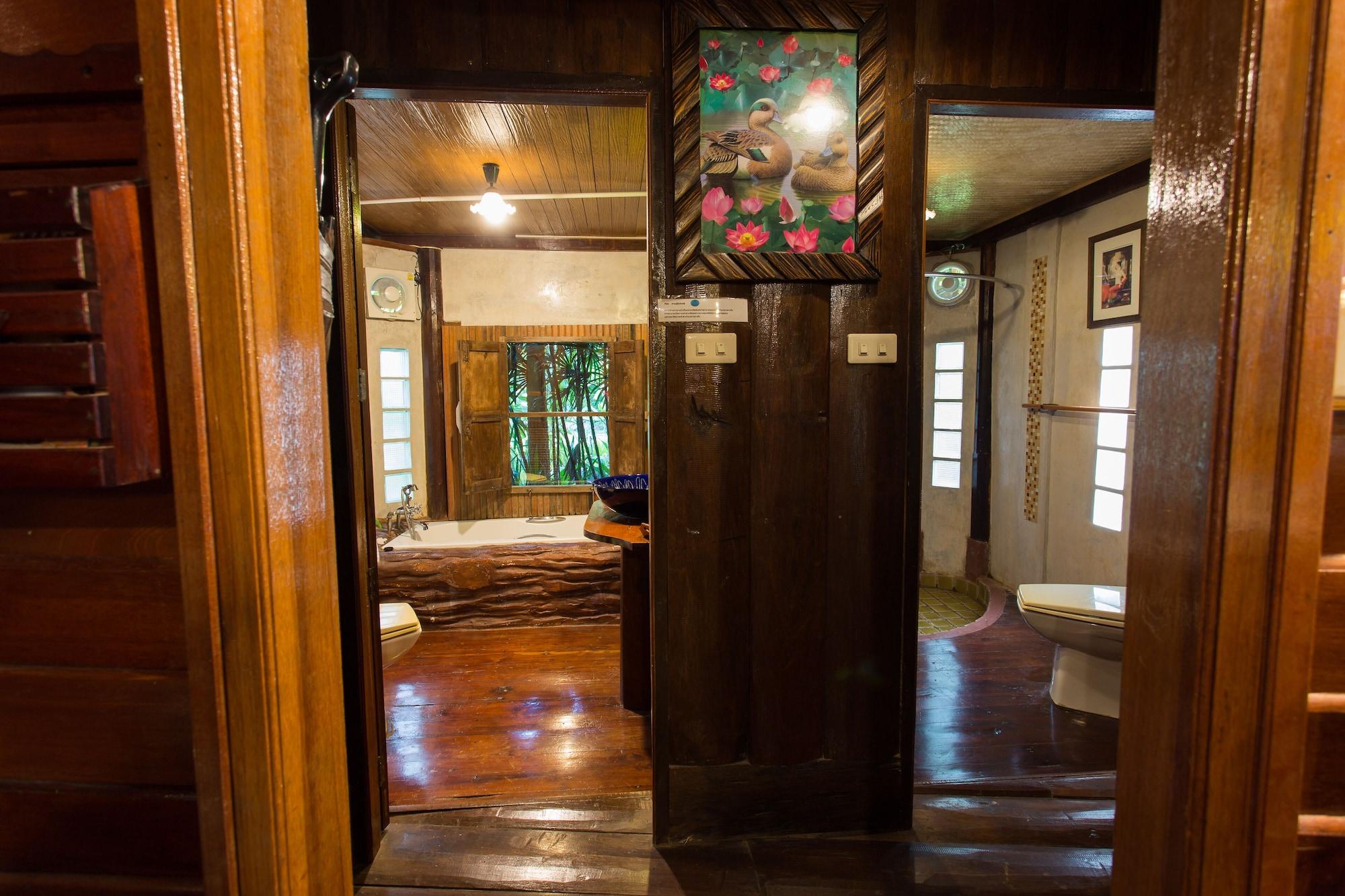 碧差汶府船屋天堂度假村 班康卡臣 外观 照片
